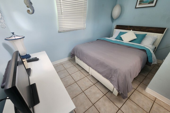 Room 8 of 80