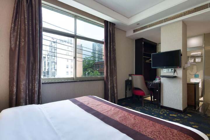 Room 14 of 32