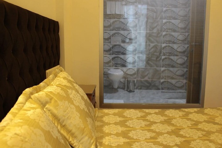 Room 12 of 37