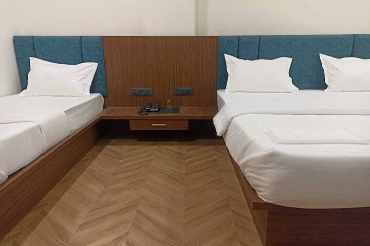 Room 9 of 37