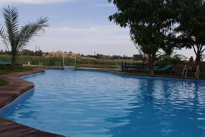 Hotel Pool