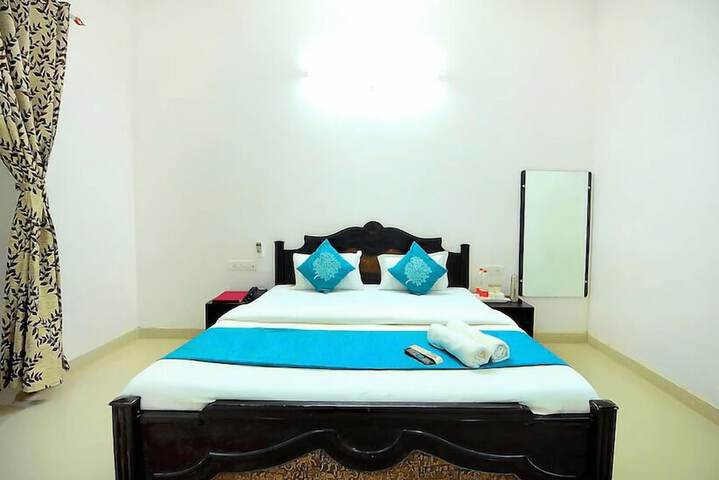 Room 2 of 8