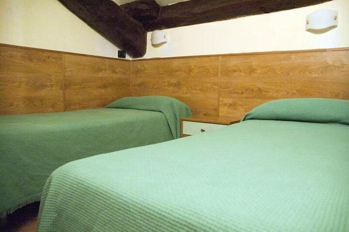 Room 8 of 33