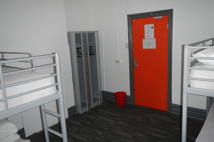 Room 16 of 38
