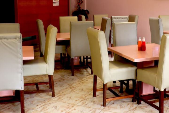 Dining 11 of 26