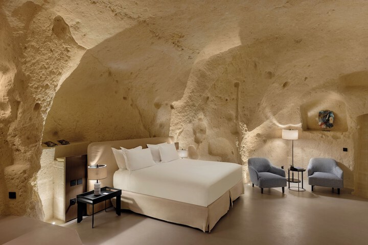 Room 43 of 281