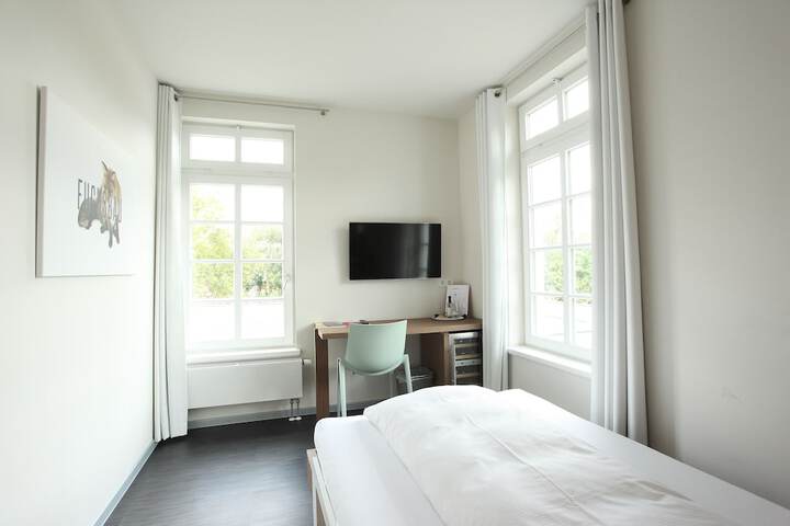 Room 4 of 35