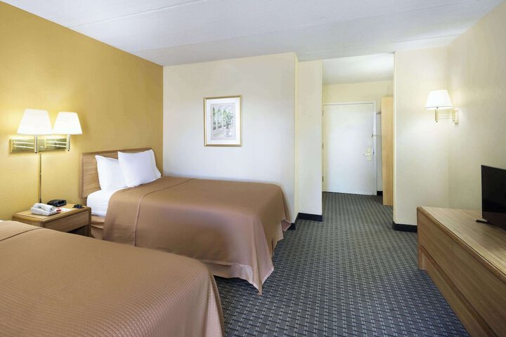 2 Double Beds (8 of 8)