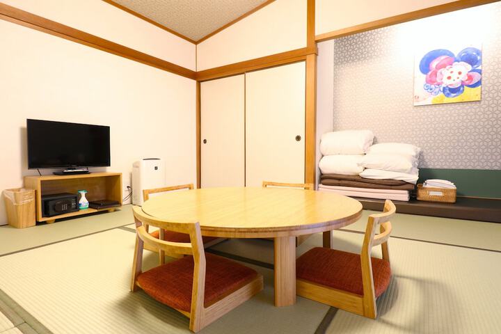 Room 28 of 51