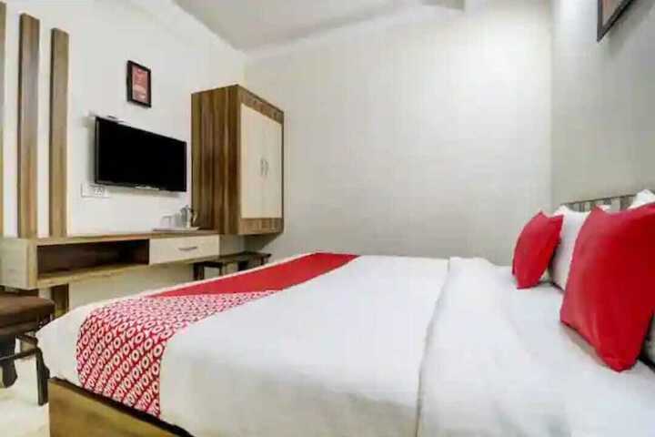 Room 12 of 34