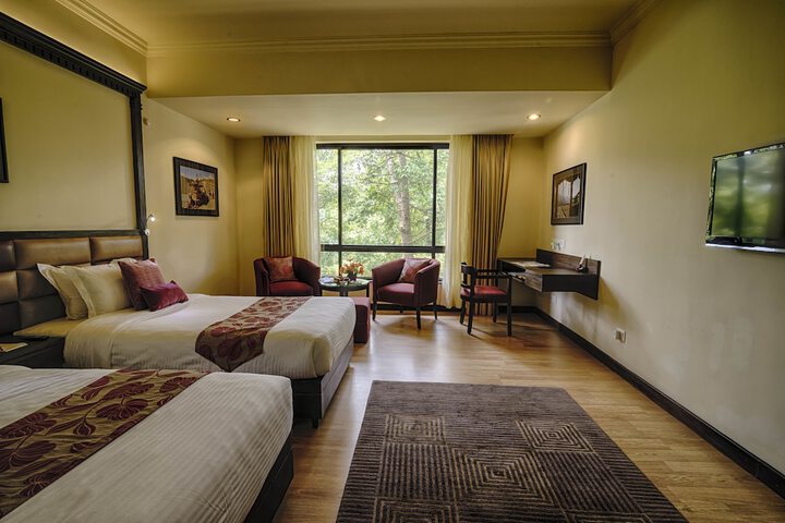 Room 5 of 93