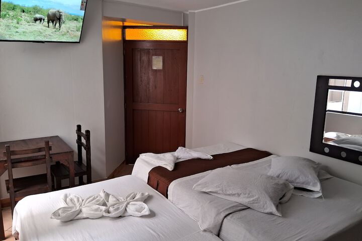 Room 4 of 9