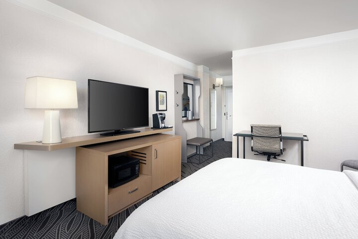 Room 25 of 100