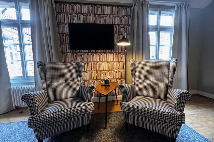 Room 42 of 179