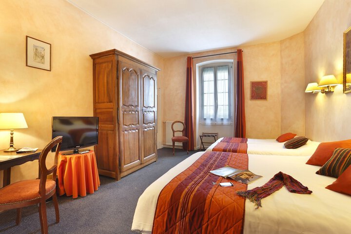 Room 8 of 32