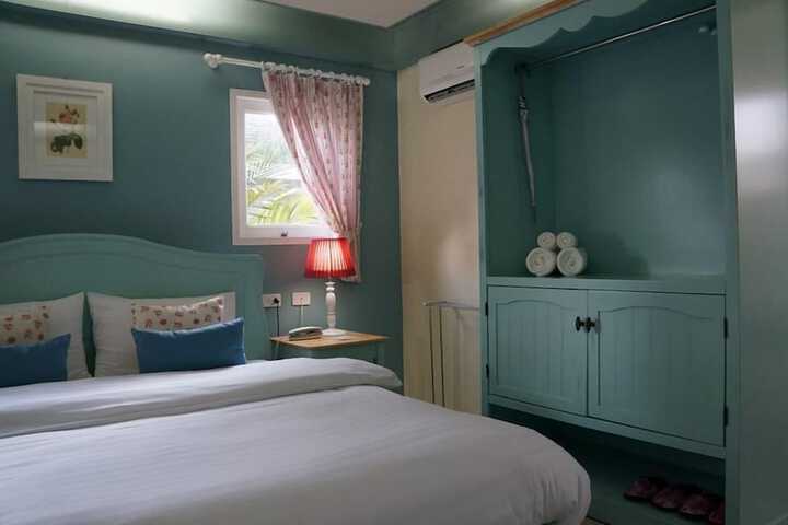 Room 10 of 48