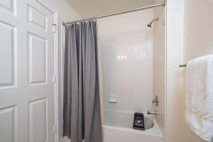 Room 7 of 27