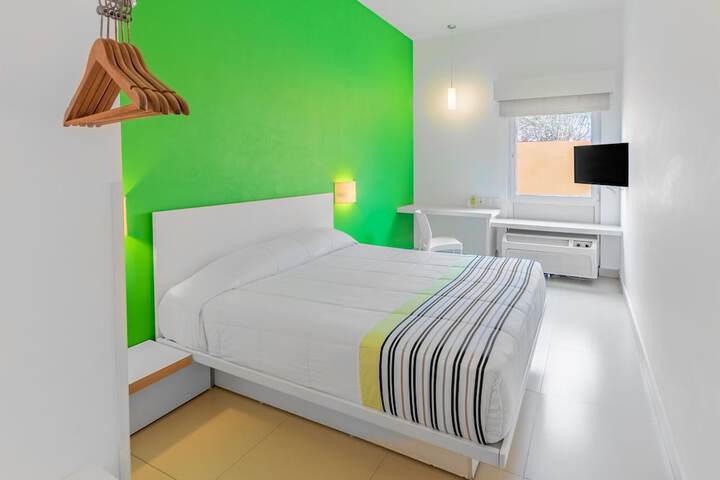 Room 9 of 28