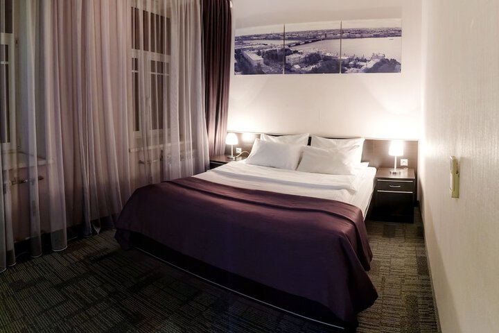 Room 5 of 65
