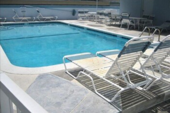 Windwood Beachside 303 on Hollywood Beach 3 / 2 for 8 Pool