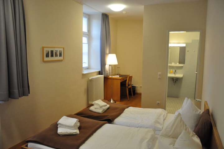 Room 15 of 27