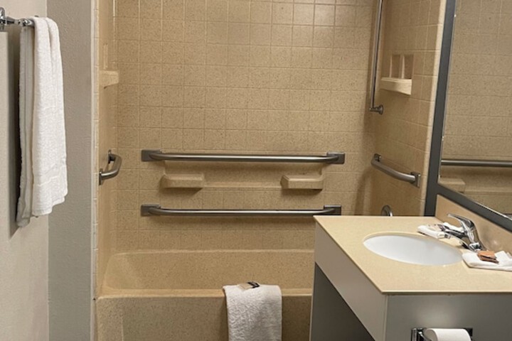 2 Full Beds Suite (1 of 12)