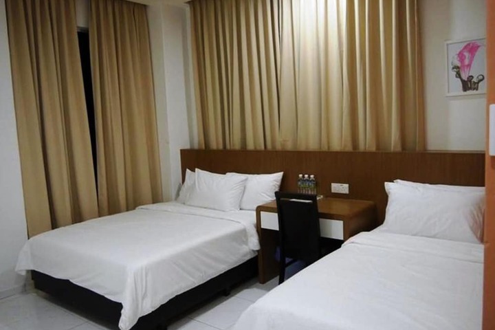 Room 8 of 30
