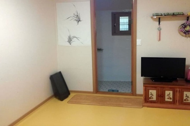 Room 7 of 14