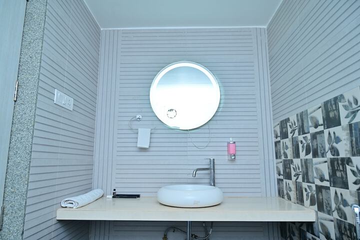 Room 19 of 38