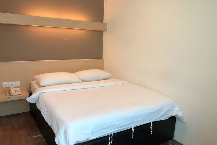 Room 6 of 73