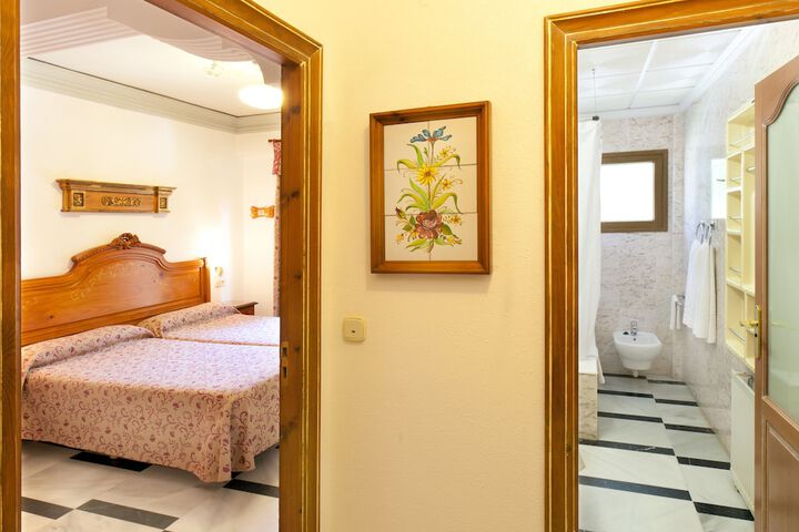 Room 6 of 32