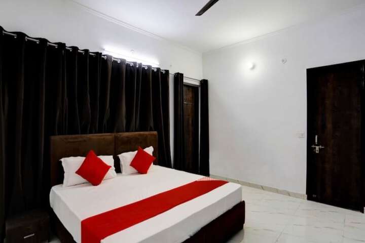 Room 4 of 7
