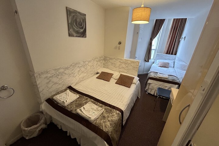 Room 10 of 118