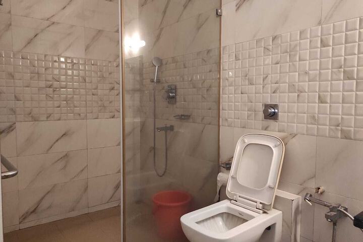 Room 12 of 16