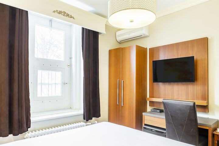 Room 6 of 19