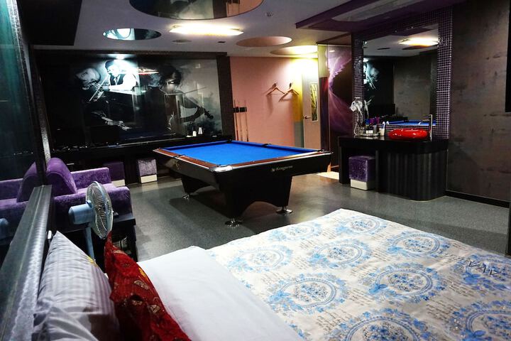 Room 6 of 54