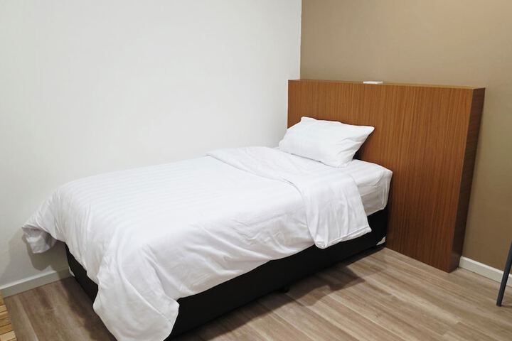 Room 10 of 68