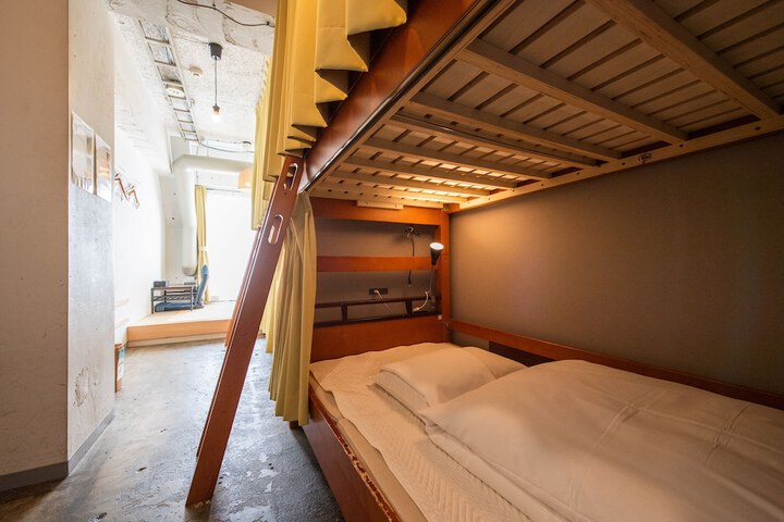 Room 7 of 136