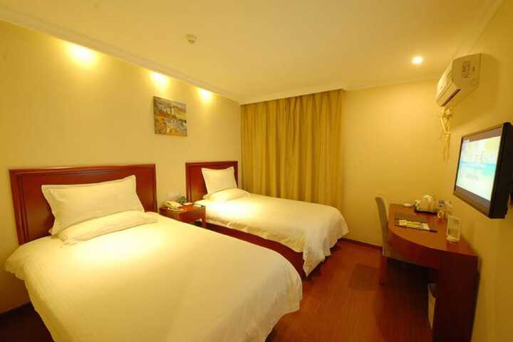 Room 7 of 35