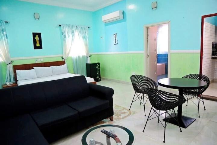 Room 3 of 28