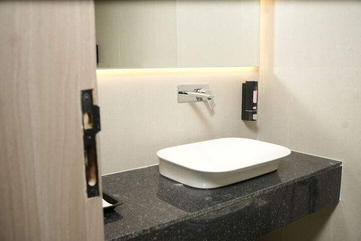 Room 4 of 7