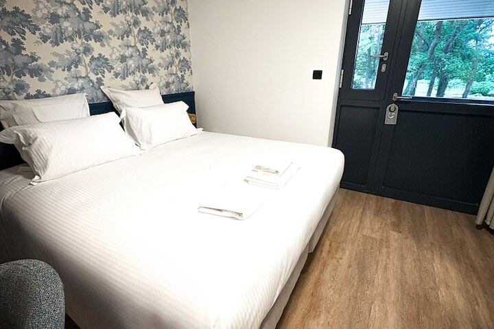 Room 3 of 15