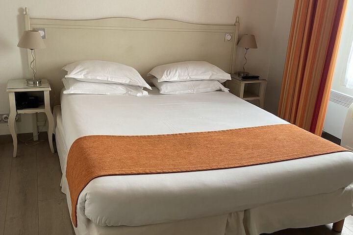 Room 11 of 50
