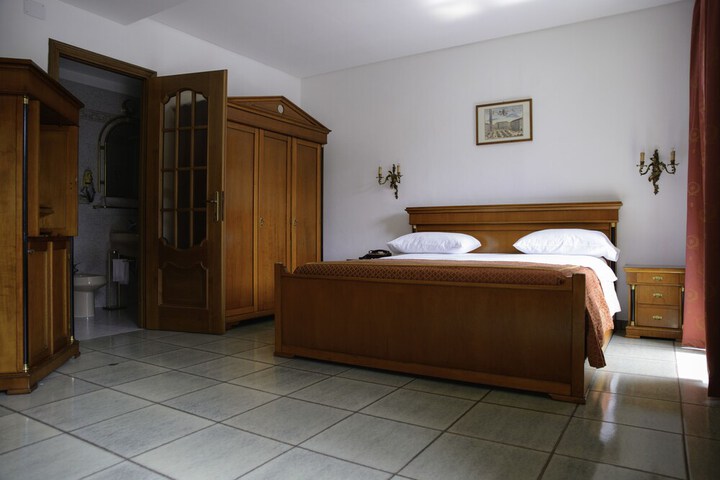 Room 3 of 24