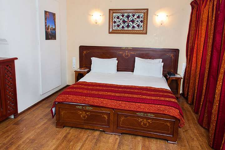 Room 3 of 34
