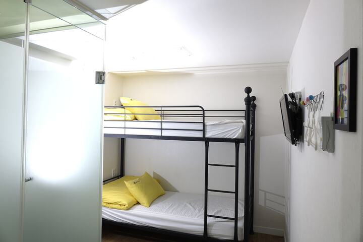 Room 18 of 51