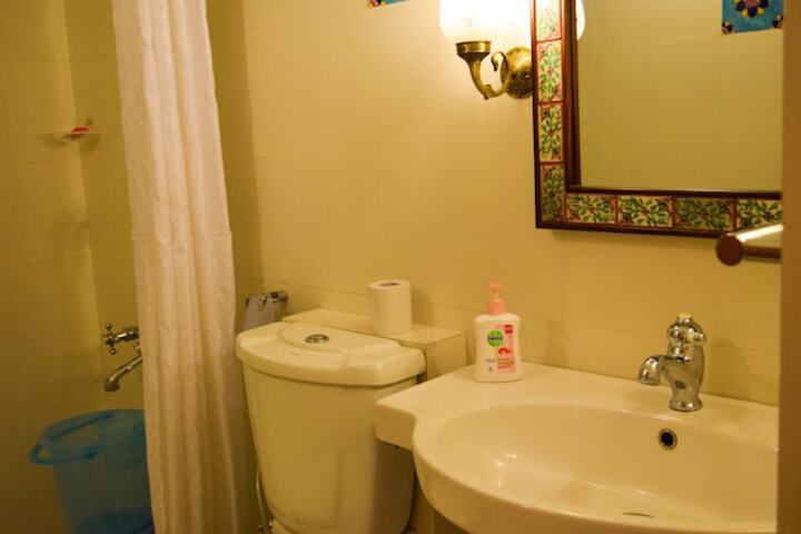 Room 83 of 183