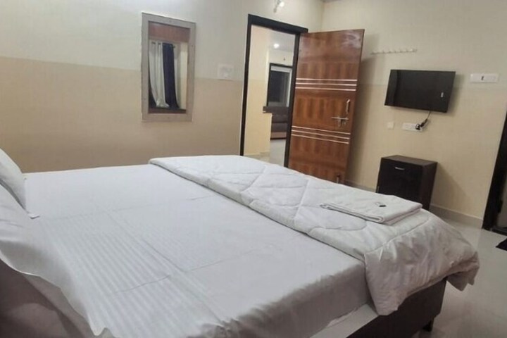 Room 17 of 36
