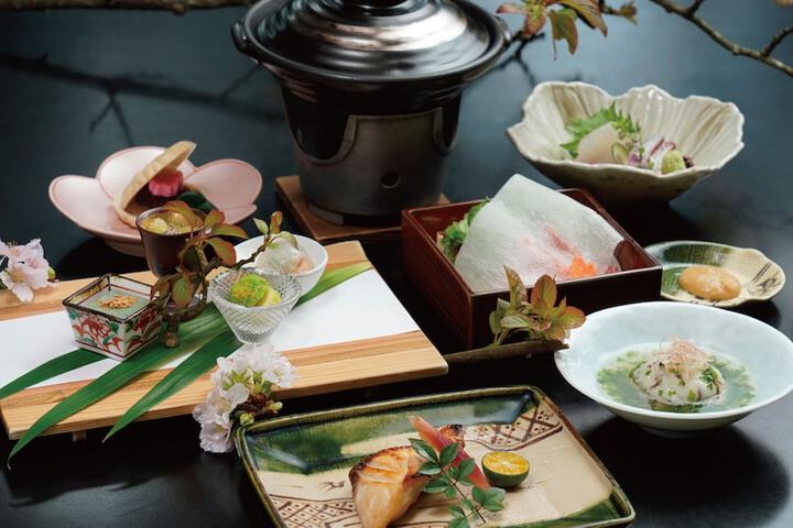 Dining 48 of 63