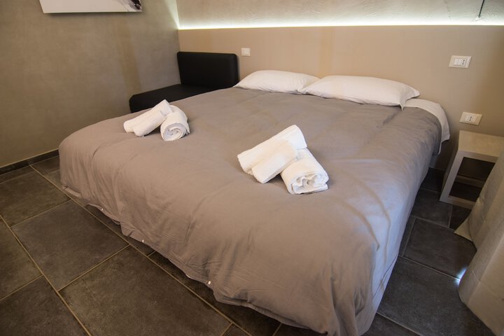 Room 4 of 33